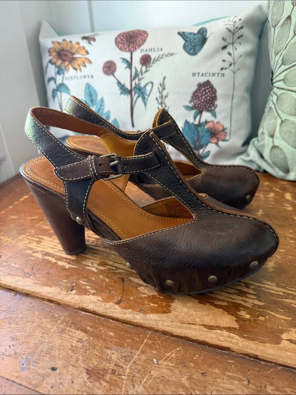 FRYE REESE T-STRAP LEATHER STUDDED WOODEN PLATFORM